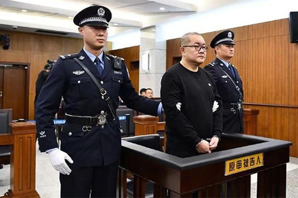 Sun Xiaoguo saat menjalani sidang di Pengadilan Tinggi Rakyat Provinsi Yunnan (Foto: Xinhua)