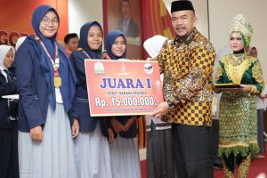 Trio SMK Kota Langsa Juara Debat Bahasa Inggris se Aceh