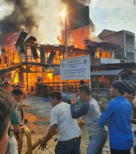 Api Lalap Lima Unit Rumah di Agara