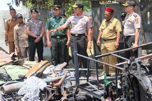 Kapolda Lihat Polsek Simpang Tiga yang Terbakar