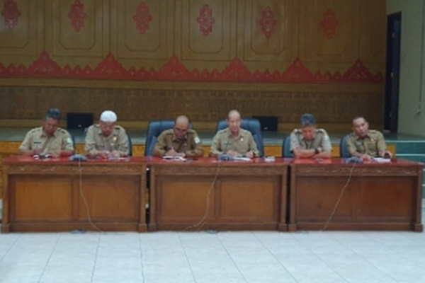 Pemkab Aceh Tamiang menggelar Rapat Koordinasi (Rakor) bersama seluruh OPD terkait antisipasi penyebaran virus Corona Covid 19, Senin 16 Maret 2020.