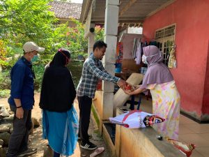 PWI Peduli Masuk Desa Salurkan Bantuan Warga