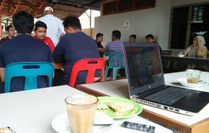 Kalau Ngopi, Pakai Master dan Duduk dengan Jarak 1,5 Meter