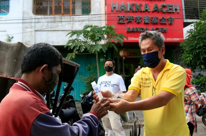 PSMTI dan Hakka Aceh Bagikan 5.200 Masker dan Hand Sanitizer