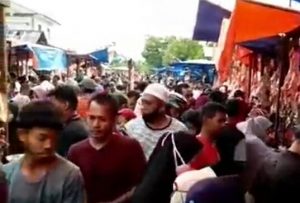 Warga Serbu Pasar Meugang di Langsa dan Tamiang