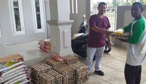 Komplek AIP Salurkan Bantuan bagi Warga Terdampak Covid-19