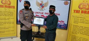 PWI Langsa Beri Piagam Penghargaan pada Sat Brimob Kompi 2 Aramiah