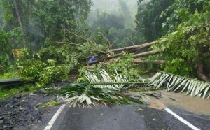 Jalan Banda Aceh – Calang Tertimbun Longsor di Gunung Kulu