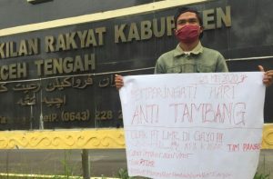 Aksi Tunggal Aktivis Tambang di DPRK Aceh Tengah