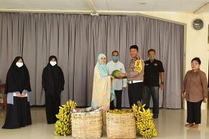 Mahasiswa Luar Negeri dan Aceh Diberi Buah-buahan dari Dirlantas Polda Aceh