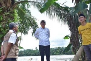 Bupati Tinjau Tanggul Jebol di Seruwai