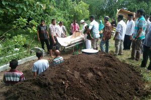 Bripka Rahmad, Polisi Sang Penggali Kubur