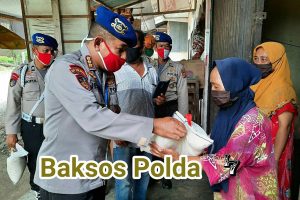 Dit Polairud Bagi Sembako Masyarakat Pesisir