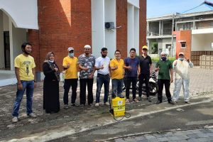 Golkar Aceh Semprot Disinfektan di Masjid