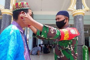 Jemaah Masjid Al-Abbrar Dapat Masker