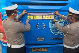 Stiker ‘Ayo Pakai Masker’ Sasar Kenderaan Warga