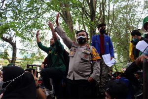 DPRK Langkat Dukung Penolakan UU Omnibuslaw, Kapolres Tampil di Depan Amankan Unjukrasa