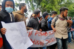 Demontrasi Masyarakat Ketol ‘Panas’, Seorang Demonstran Kenak Bogem