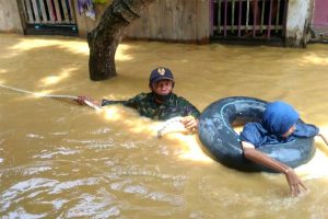 TNI-Polri Turun ke  Lokasi Banjir Langsa