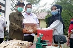 10 Kelompok Usman Terima Mesin Jahit