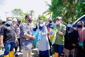 Istri Gubernur antar Langsung Bantu Logistik bagi Warga Terdampak Banjir Aceh Tamiang