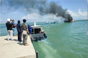 Dua Kapal Asing Pencuri Ikan Ditenggelamkannya