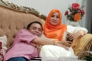 1/4 Abad + 1 tahun Pernikahan, Kak Dar Unggah Foto Mesra dengan Bang Wandi