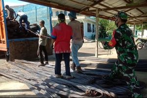 Warga Gotong royong Renovasi Masjid Al Abrar