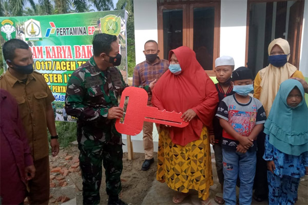 Kado Terindah Jelang H-1 Ramadhan dari Dandim untuk Janda Miskin