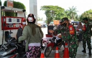 SPBU Target Bagi-bagi Masker Koramil Langsa Barat