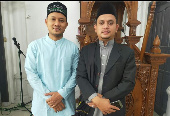 Alumni Dayah Babussalam Blang Bladeh Bireuen Pimpin Shalat Idulfitri dan Khutbah di Masjid Aceh Darussalam