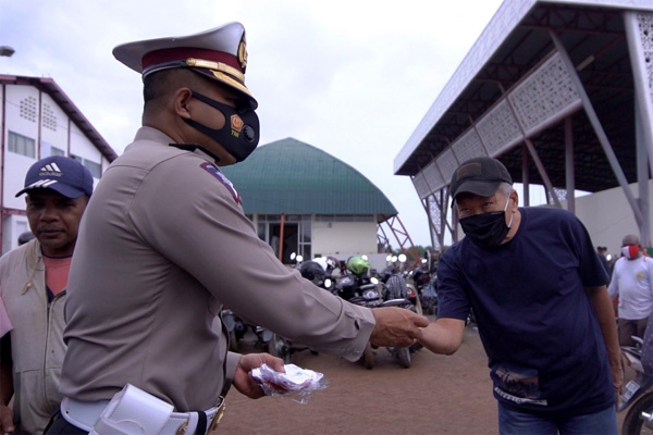 1.000 Masker Dibagikan di Pasar Rakyat