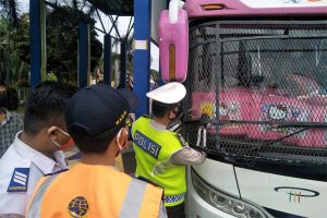 Masuk Aceh, Kendaraan Ditempelin Stiker