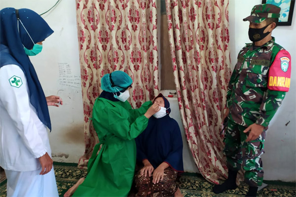 Danramil Lhoknga Sosialiasi Covid-19 di Kawasan Wisata