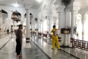 Jelang Idulfitri, TNI-Polri Sterilkan Masjid untuk Shalat Ied