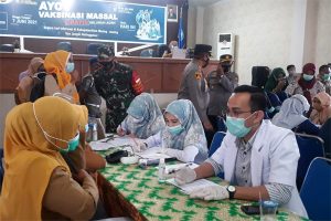 Guru di Aceh Barat Divaksinasi