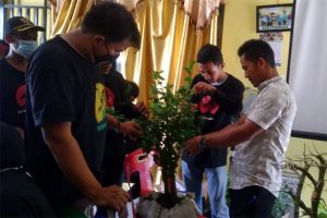 Warga Bandung Jaya Dilatih Budi Daya Bonsai
