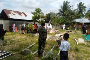 Danramil Langsa Barat Kawal Pemakaman Korban Covid-19 Di Kota Langsa.