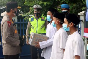 Kapolda ke Rumah Yatim, Wakapoda Jenguk Anak-anak Difabel