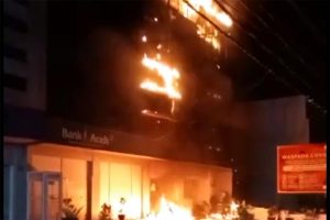 BREAKING NEWS Kantor Bank Aceh Lampriet Terbakar