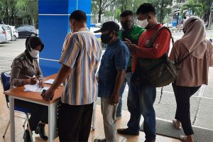 Sopir, Penumpang dan Petugas Loket Terminal Batoh di Vaksin