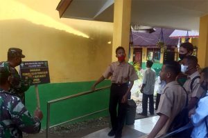 Jantung Serasa Berdegub Kencang, Aparat TNI Masuk Sekolah