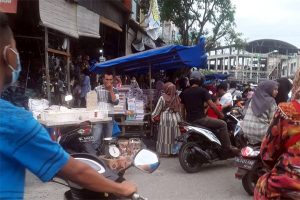 Jelang Masuk Sekolah, Pedagang Buku Diserbu Pembeli