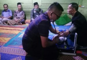 Maknai Hari Kemerdekaan, H Idris Arlem Santuni Masyarakat Lumpuh