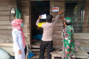 Rumah Warga di Peureulak Barat Ditempeli Stiker, Ada Apa?