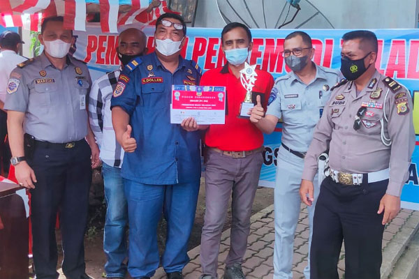 Sopir Teladan Dapat Penghargaan dari Terminal Langsa