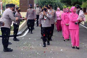 Suasana Haru Lepas Detik-detik Kepergian Irjen Wahyu Widada