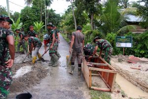 Hujan tak Halangi Semangat Satgas TMMD