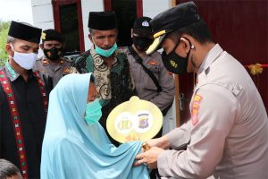 Janda Kurang Mampu Dapat Bantuan Rumah dari Kapolres Aceh Tengah