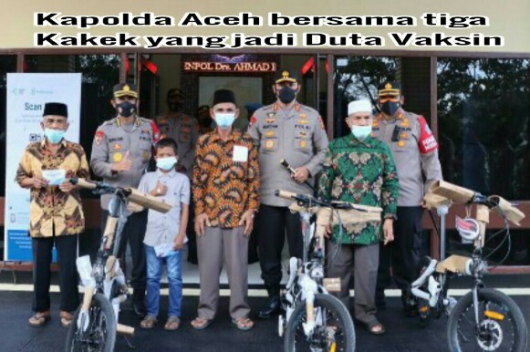 Di Aceh Barat, Kakek-kakek Jadi Duta Vaksin